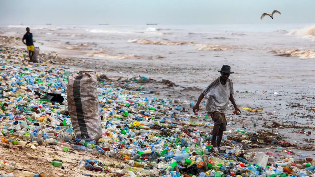 Im Sommer wollen etliche Staaten in Genf erneut versuchen, ein Plastikabkommen zu treffen. (Archivbild) - Bild: picture alliance / Christian Thompson/EPA/dpa