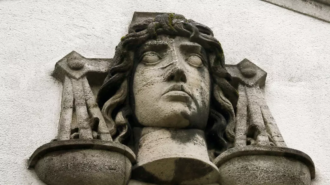Der mutmaßliche Amok-Brandstifter kommt vor das Landgericht Krefeld. (Archivbild) - Bild: Ina Fassbender/dpa