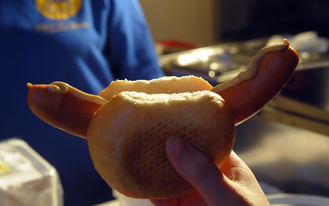 Wegen einer Bockwurst-Bestellung konnte der betrunkene Fahrer gestellt werden. (Symbolbild) - Foto: picture alliance / ZB
