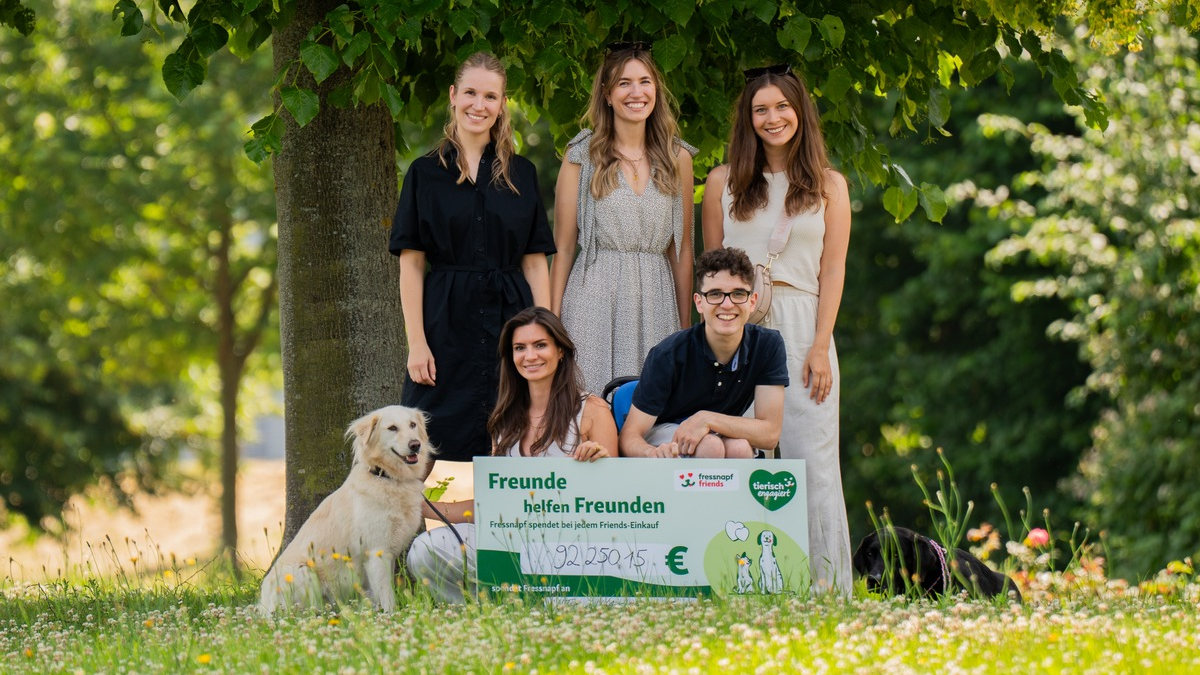 Unterstützung für mehr Inklusion: Fressnapf überreicht 92.250,15 Euro-Spende an VITA e.V. Assistenzhunde - Foto: presseportal.de