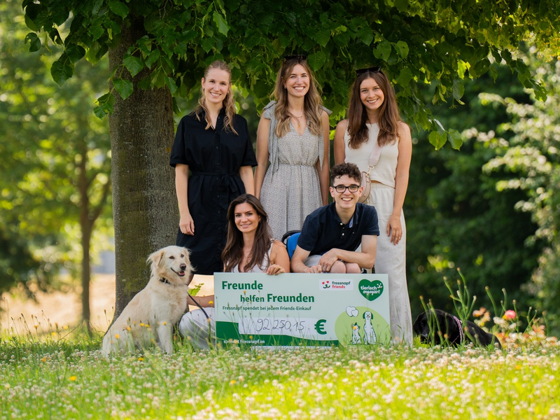 Unterstützung für mehr Inklusion: Fressnapf überreicht 92.250,15 Euro-Spende an VITA e.V. Assistenzhunde - Foto: presseportal.de