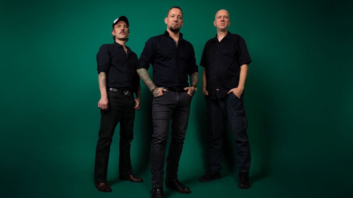 Die dänische Metal-Band Volbeat eroberte Platz eins der Charts. - Foto: Brittany Bowman/Universal Music/dpa