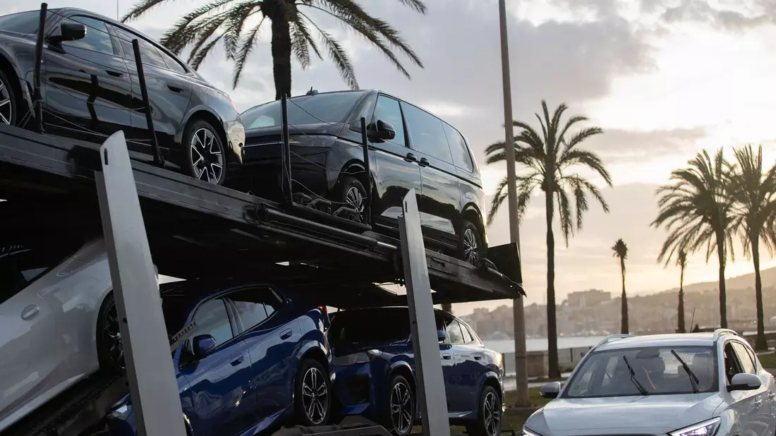 Mallorca denkt darüber nach, Zweitwagen für Zweithausbesitzer, die nicht auf der Insel angemeldet sind, zu verbieten. (Archivbild) - Bild: Clara Margais/dpa