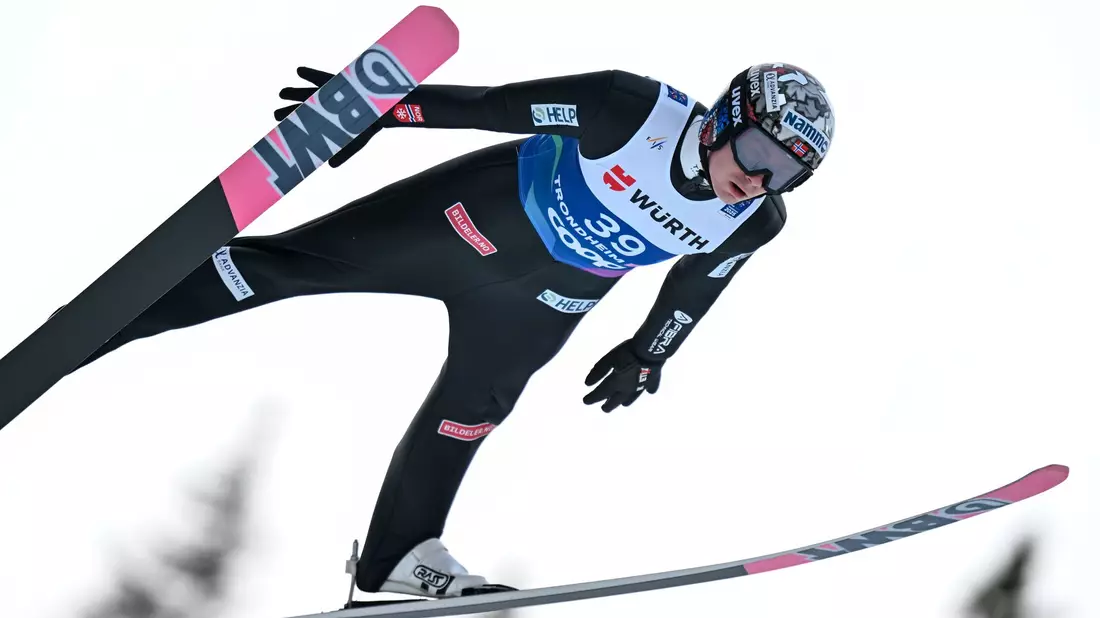 Der Norweger Marius Lindvik war bei der WM disqualifiziert worden. - Bild: Hendrik Schmidt/dpa