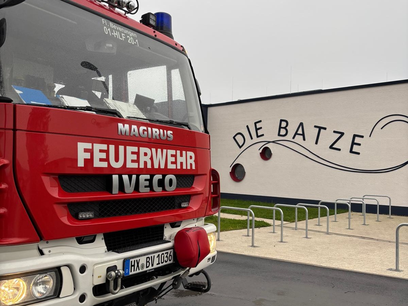 FW Beverungen: Feuerwehr Beverungen übt den Ernstfall im Freibad / Atemschutzträger trainieren unter realistischen Bedingungen - Foto: presseportal.de