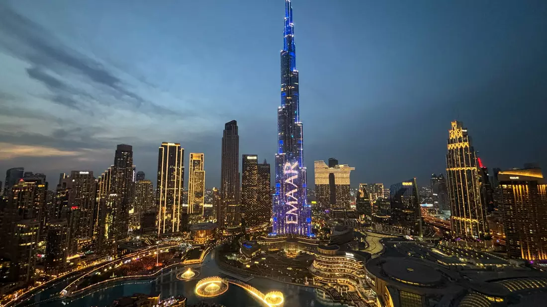 Auch von Reisen nach Dubai rät das Auswärtige Amt wegen der Eskalation im Nahen Osten ab. - Bild: Altaf Qadri/AP/dpa