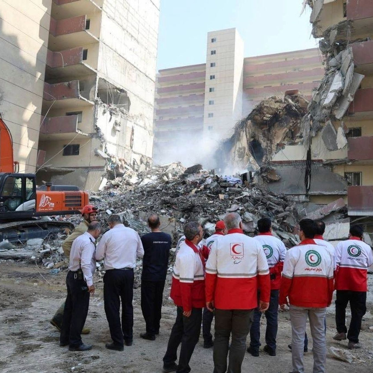 Zuvor hatte das israelische Militär mehr als 100 Ziele im Iran angegriffen. - Foto: Uncredited/Iranian Red Crescent Society/AP/dpa