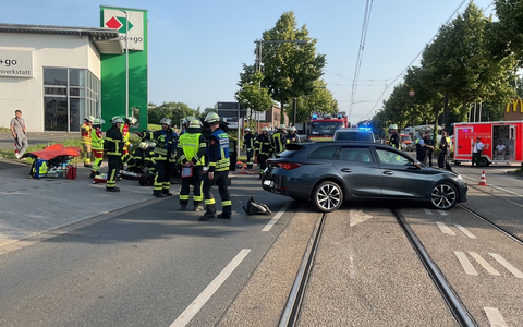 FW-DO: Verkehrsunfall zwischen zwei PKW - eine Person schwer verletzt - Foto: presseportal.de