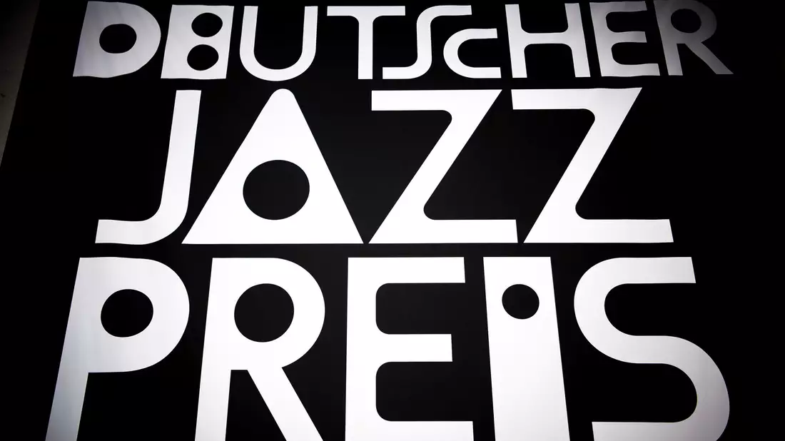 Die deutsche Schlagzeugerin Eva Klesse gehört zu den Gewinnerinnen des renommierten Deutschen Jazzpreises. (Illustration) - Bild: Sina Schuldt/dpa