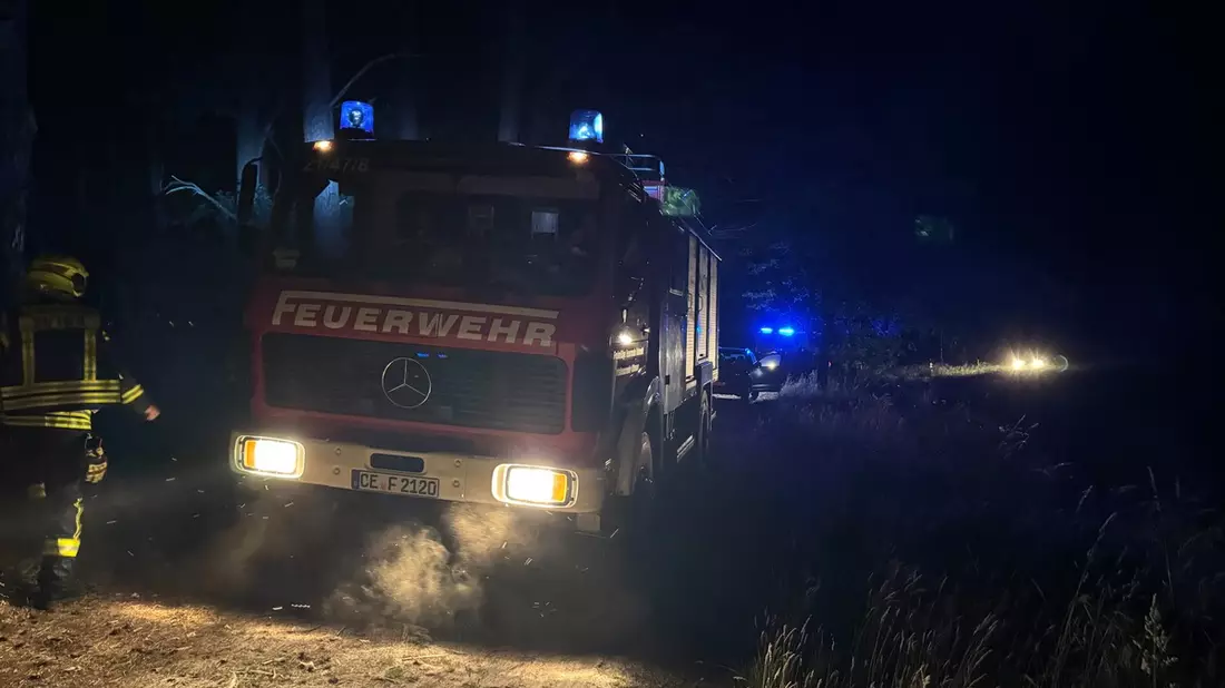 FW Flotwedel: Unklarer Feuerschein sorgt für nächtlichen Einsatz bei Offensen - Bild: presseportal.de