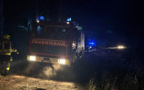 FW Flotwedel: Unklarer Feuerschein sorgt fĂŒr nĂ€chtlichen Einsatz bei Offensen - Foto: presseportal.de FW Flotwedel: Unklarer Feuerschein sorgt fĂŒr nĂ€chtlichen Einsatz bei Offensen - Foto: presseportal.de