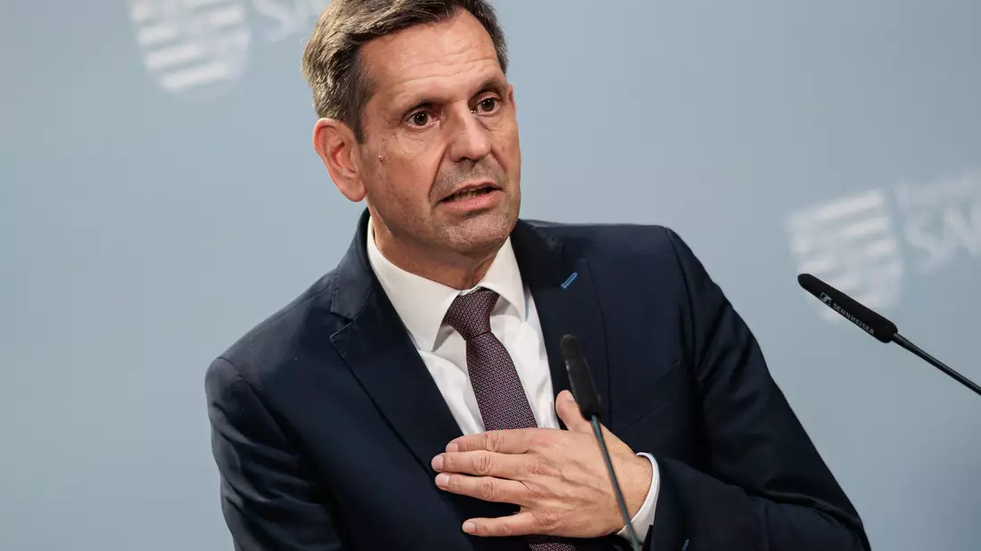 Olaf Lies fordert eine sozial gerechte Förderung für den Wechsel zur Wärmepumpe. (Archivbild) - Bild: Carsten Koall/dpa