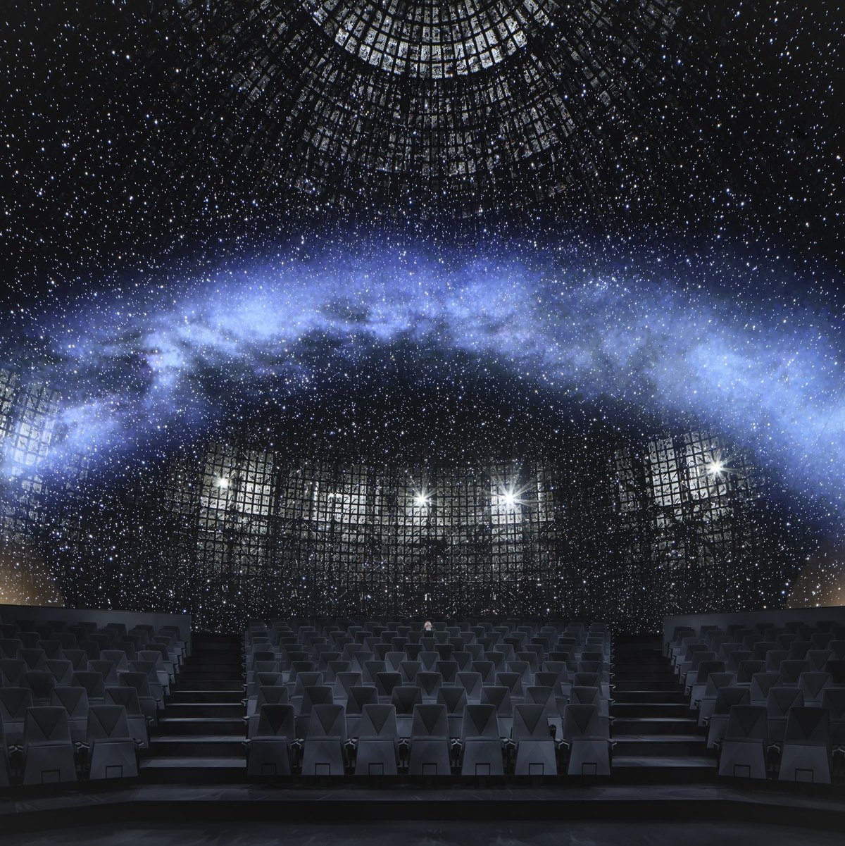 Nach Angaben einer Sprecherin ist das Planetarium in Prag nach dem Umbau eines der ersten volldigitalen LED-Planetarien der Welt. - Foto: Fotostudio Boysplaynice/Planetarium Prag/dpa