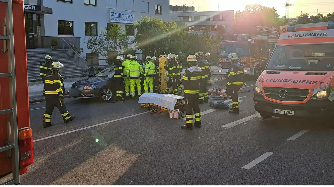 FW-M: Technische Rettung nach Verkehrsunfall (Pasing) - Bild: presseportal.de
