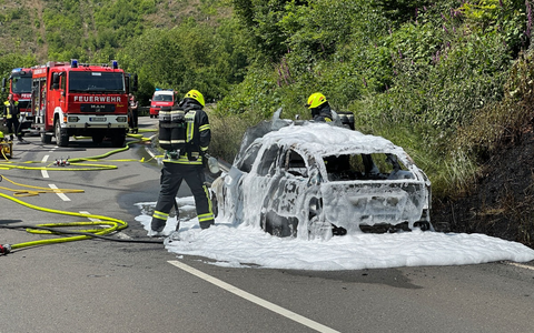 FW Finnentrop: PKW-Brand in Rönkhausen - Foto: presseportal.de