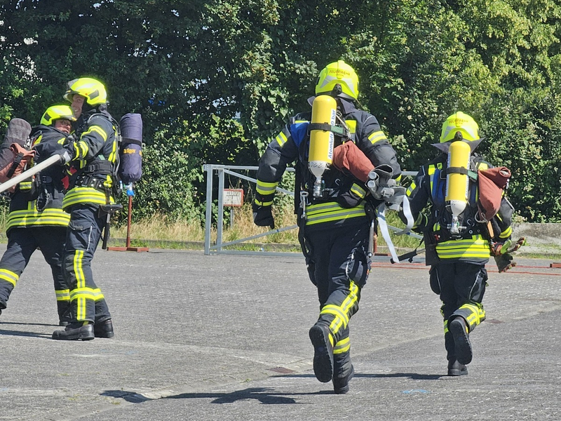 FW Rheingau-Taunus: Feuerwehrleistungsübung bei hochsommerlichen Temperaturen - Hohenstein - Breithardt verteidigt den Titel - Foto: presseportal.de