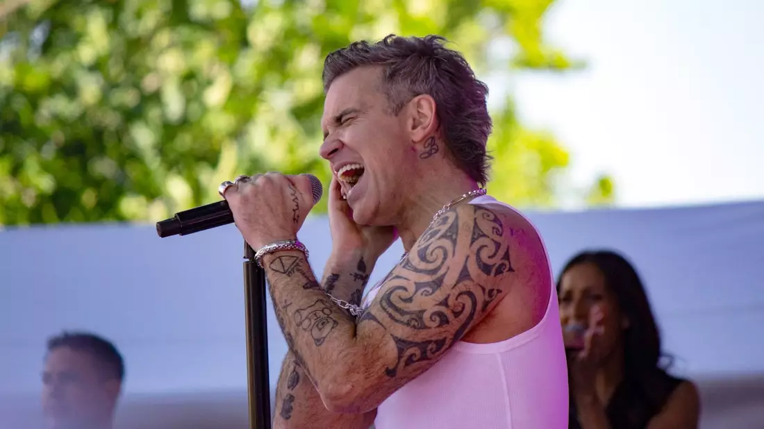 «Ich freue mich schon jetzt darauf, diesen Song in den kommenden Jahren bei einigen meiner Lieblingsturniere live zu performen», sagt Robbie Williams über die Fifa-Hymne «Desire». (Archivbild) - Bild: Joshua Stanyer/SOPA Images via ZUMA Press Wire/dpa