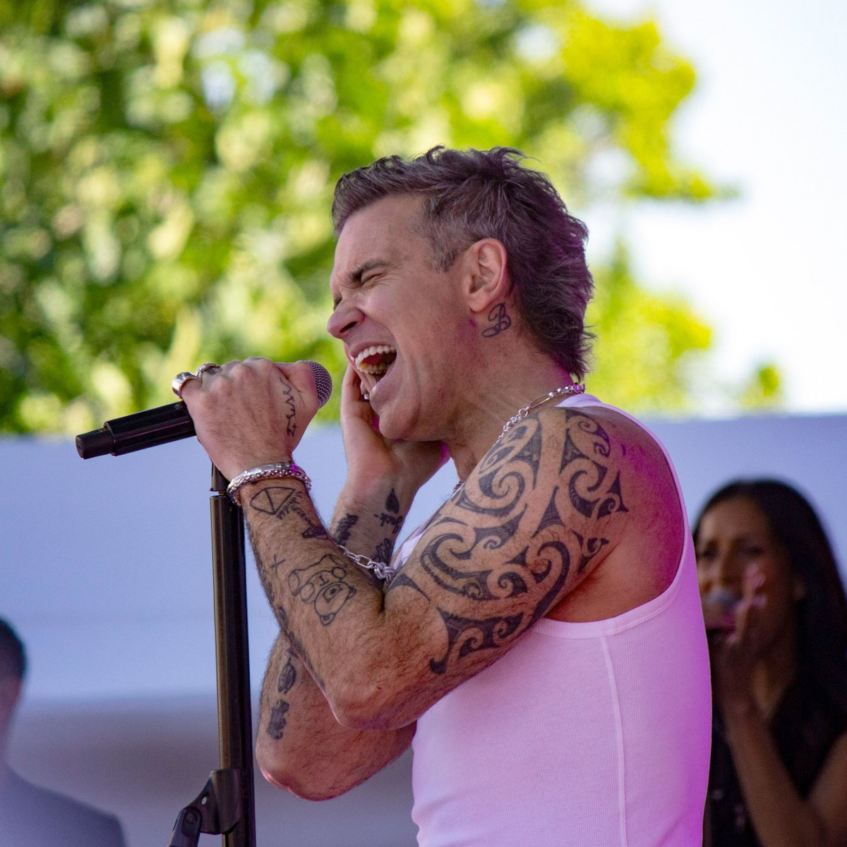 «Ich freue mich schon jetzt darauf, diesen Song in den kommenden Jahren bei einigen meiner Lieblingsturniere live zu performen», sagt Robbie Williams über die Fifa-Hymne «Desire». (Archivbild) - Foto: Joshua Stanyer/SOPA Images via ZUMA Press Wire/dpa
