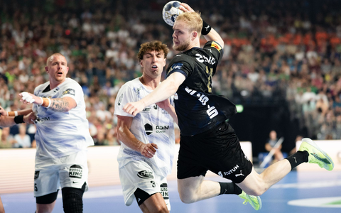 Musste nach einer Roten Karte früh vom Feld: Berlins Superstar Mathias Gidsel. - Foto: Marius Becker/dpa