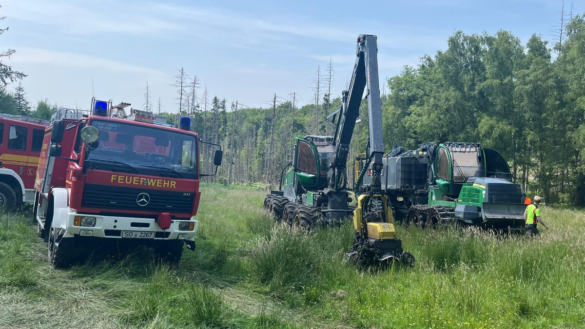 FW Kreis Soest: Abschlussmeldung zum Waldbrand am Möhnesee - Foto: presseportal.de