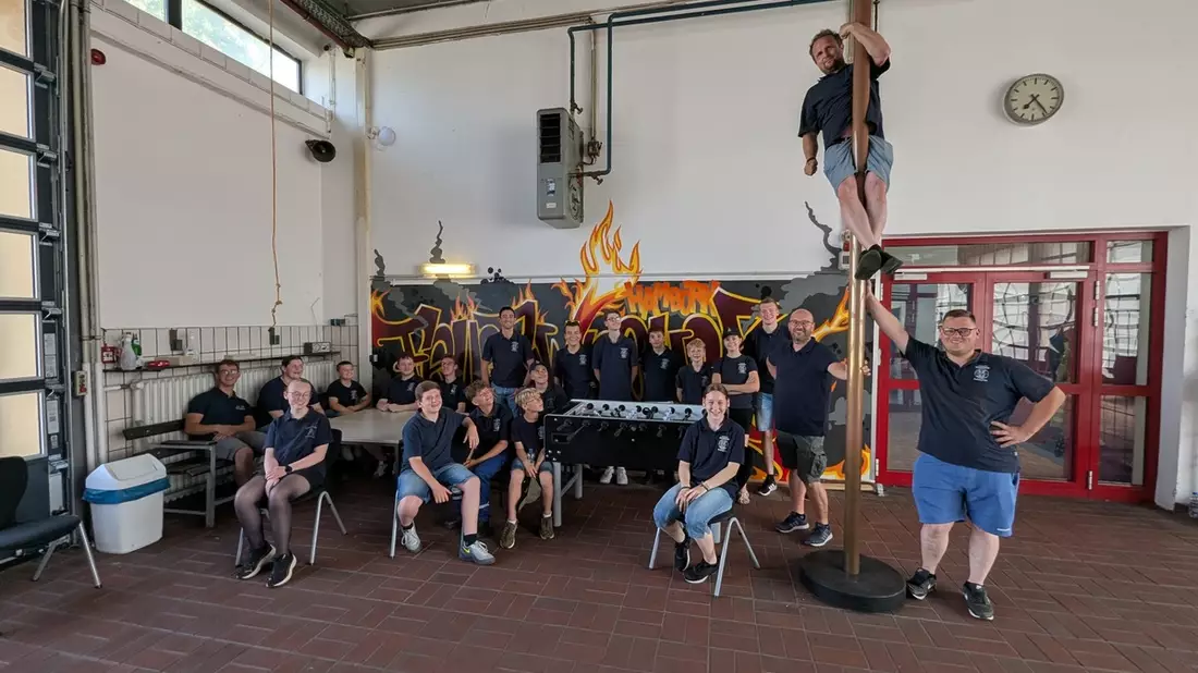 FW-KLE: Jugendfeuerwehr Bedburg-Hau besucht bekannte Drehkulisse der WDR-Serie Feuer & Flamme - Bild: presseportal.de