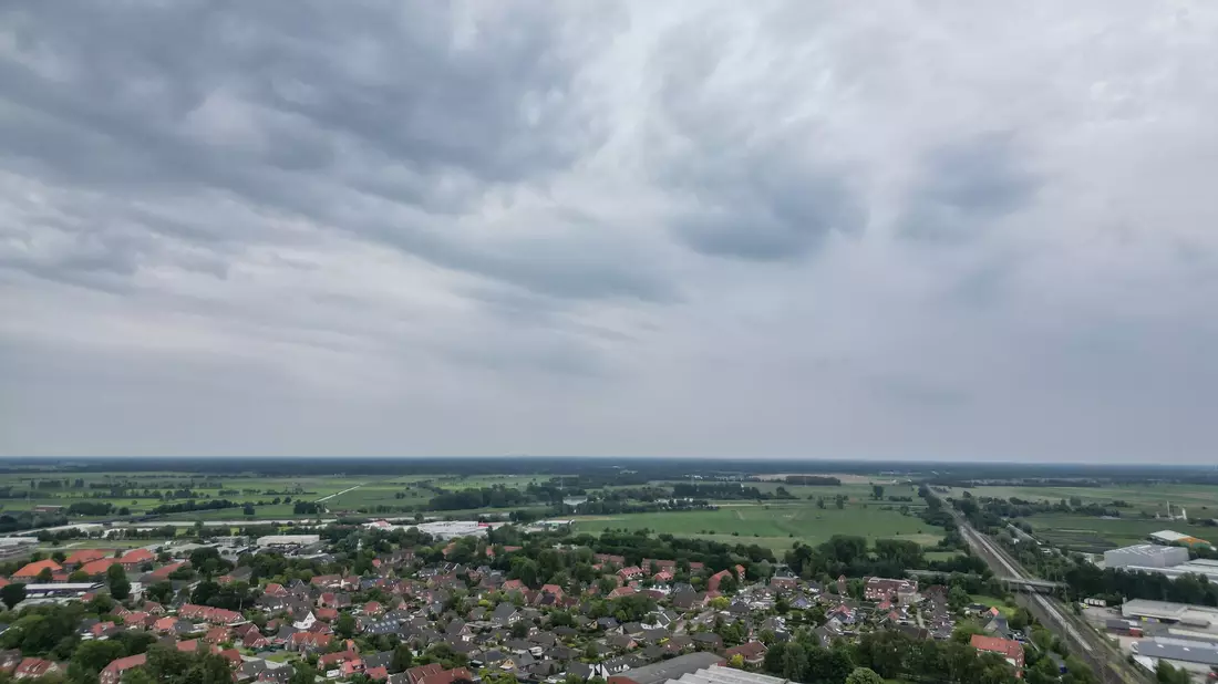 Der Deutsche Wetterdienst hat bundesweit alle bestehenden Unwetterwarnungen vor schweren Gewittern aufgehoben. - Bild: Lars Penning/dpa