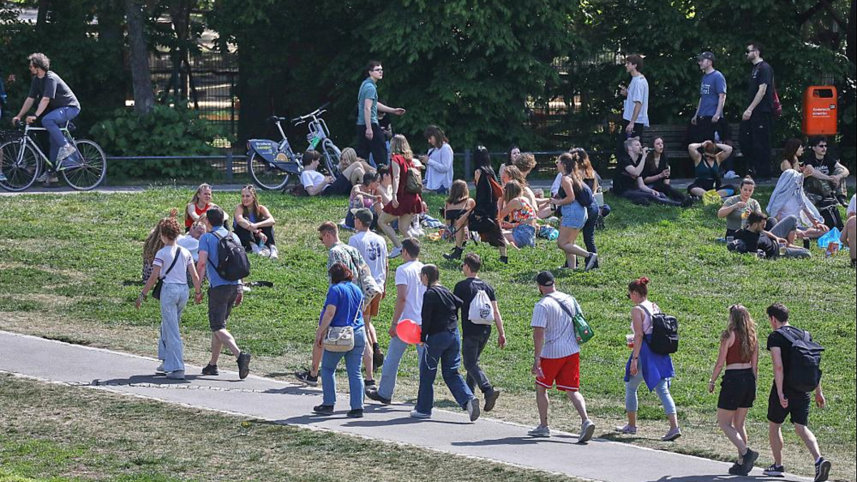 Junge Leute im Sommer (Archiv) - Foto: über dts Nachrichtenagentur