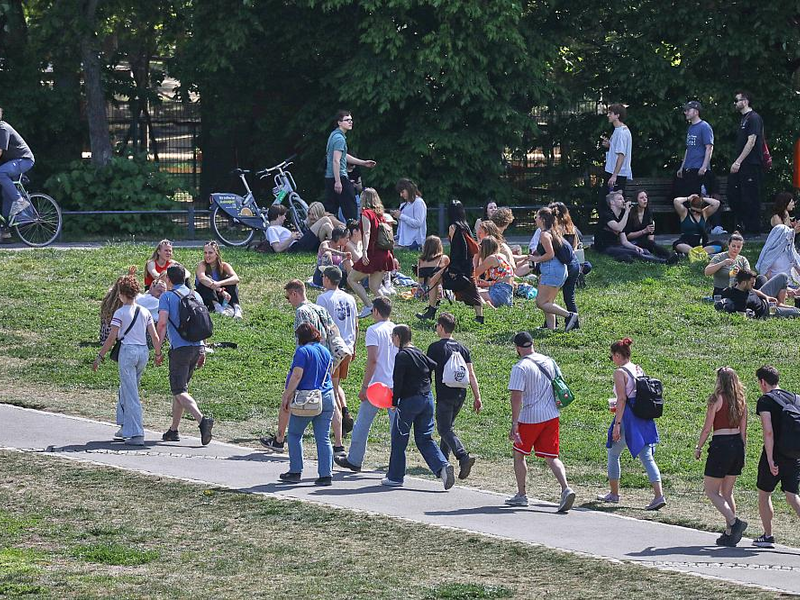 Junge Leute im Sommer (Archiv) - Foto: über dts Nachrichtenagentur