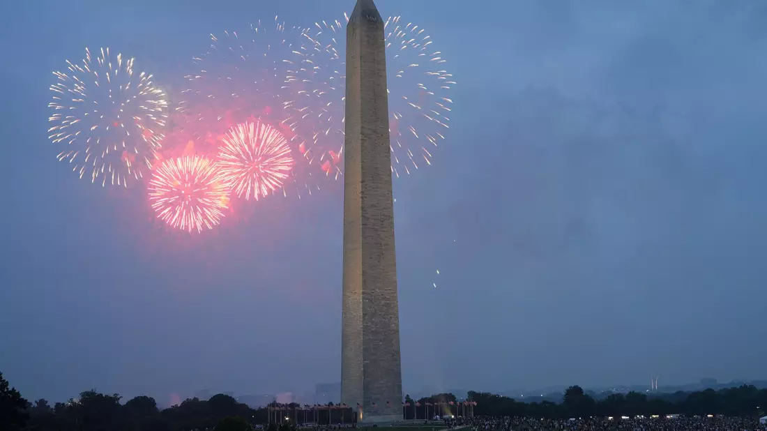 Feuerwerk zum Abschluss. - Bild: Jacquelyn Martin/AP/dpa