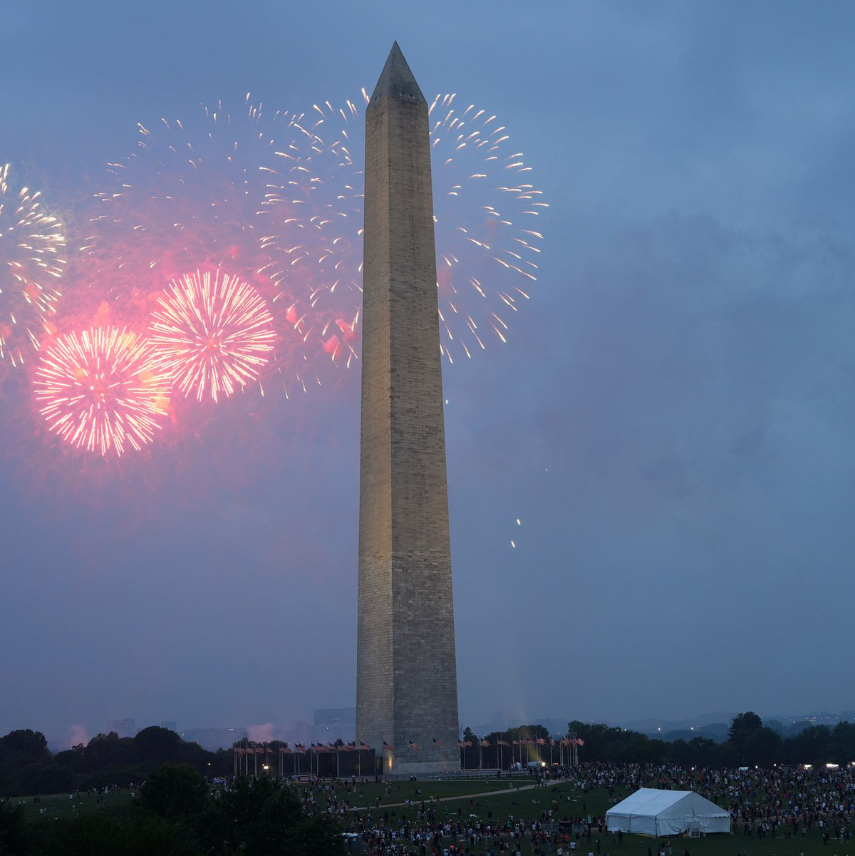 Feuerwerk zum Abschluss. - Foto: Jacquelyn Martin/AP/dpa