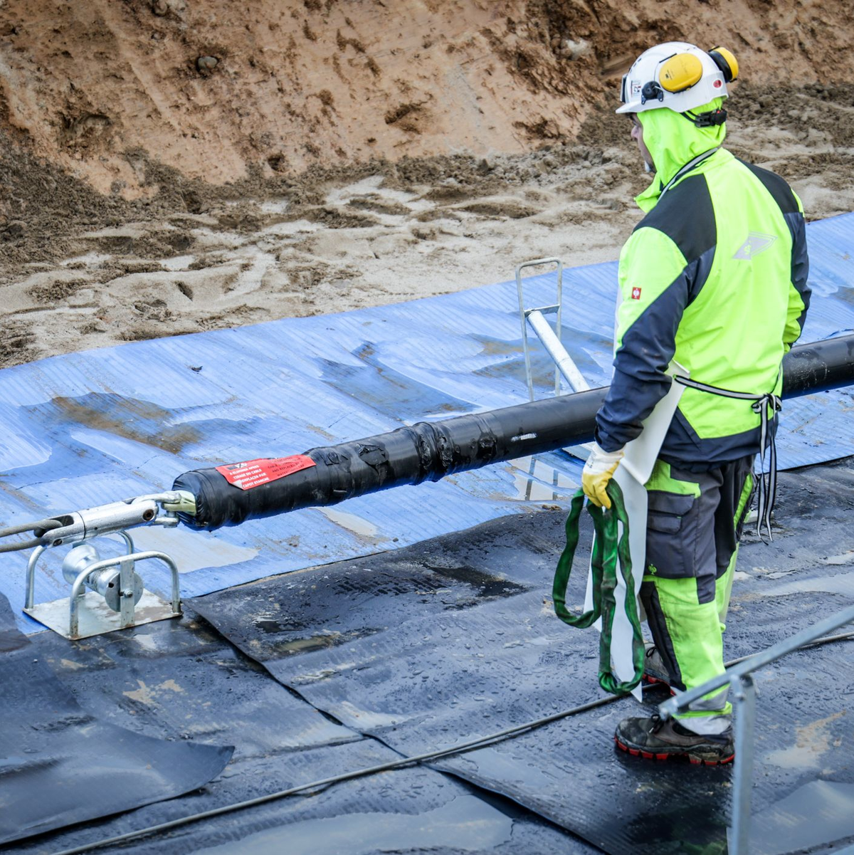 Erdkabel sollten die Akzeptanz in der Bevölkerung für den Netzausbau erhöhen. (Archivbild) - Foto: Focke Strangmann/dpa