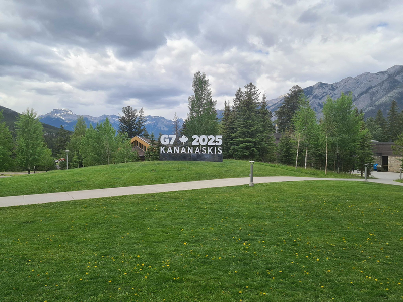 Diesmal tagen die Staats- und Regierungschefs in den kanadischen Rocky Mountains. - Foto: Sophia Weimer/dpa