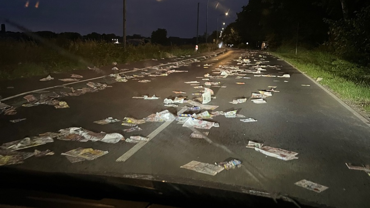 POL-VIE: Unbekannte warfen Wochenendzeitungen auf die Fahrbahn und verursachten eine Gefahrenstelle - Polizei sucht Zeugen - Foto: presseportal.de