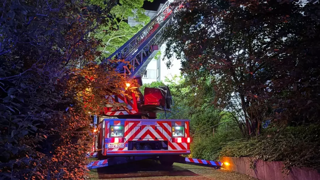 FW-E: Küchenbrand in Mehrfamilienhaus - Wohnung unbewohnbar - Bild: presseportal.de