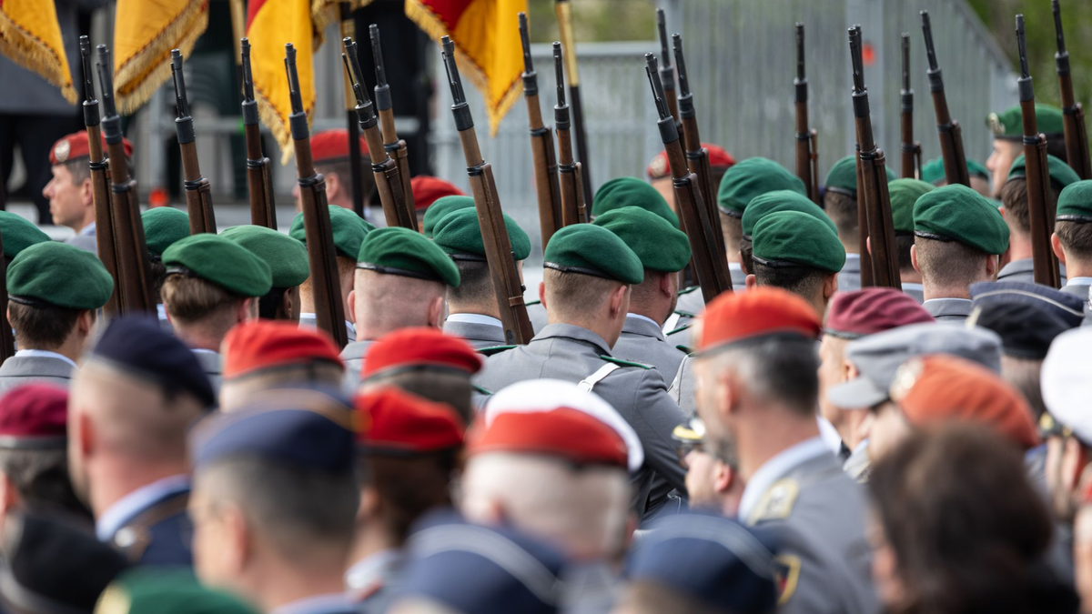 Kann die Vergrößerung der Bundeswehr auf bis zu 240.000 Soldaten auf Basis der Freiwilligkeit erreicht werden? (Archivbild)  - Foto: Hannes P Albert/dpa