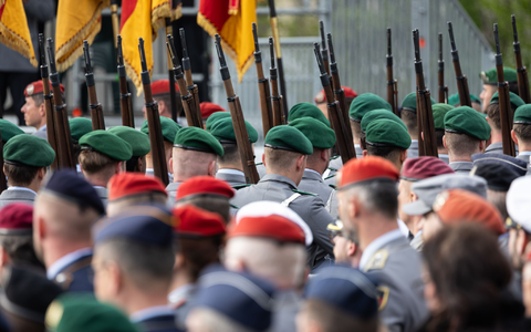 Kann die Vergrößerung der Bundeswehr auf bis zu 240.000 Soldaten auf Basis der Freiwilligkeit erreicht werden? (Archivbild) - Foto: Hannes P Albert/dpa Kann die Vergrößerung der Bundeswehr auf bis zu 240.000 Soldaten auf Basis der Freiwilligkeit erreicht werden? (Archivbild) - Foto: Hannes P Albert/dpa