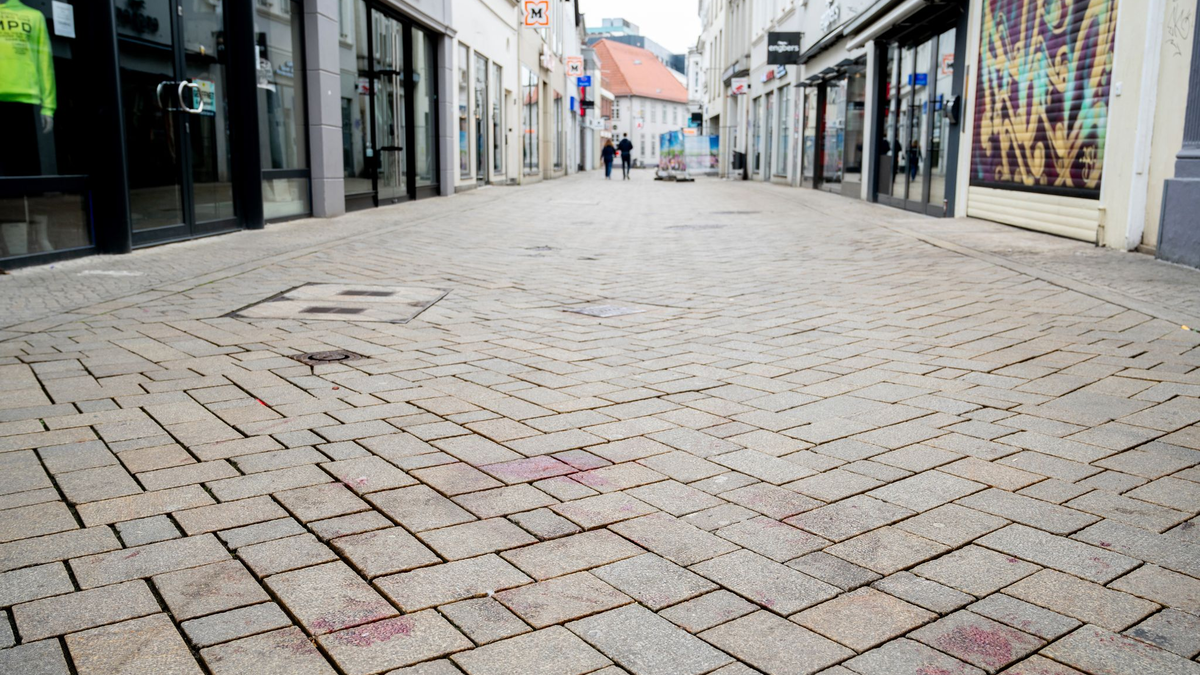  Für die Ermittlungen zu den tödlichen Polizeischüssen auf den 21-jährigen Lorenz wird der Tatort in Oldenburg dreidimensional vermessen. (Archivbild) - Foto: Hauke-Christian Dittrich/dpa