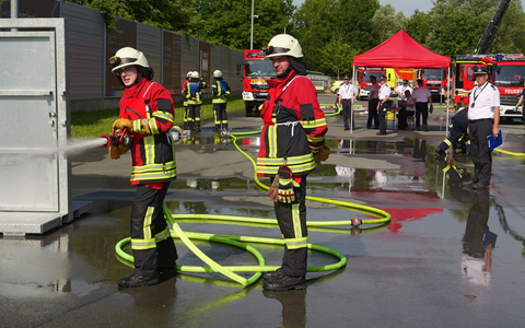 FW-PB: Hitzeschlacht beim Leistungsnachweis an der Home Deluxe Arena - Foto: presseportal.de