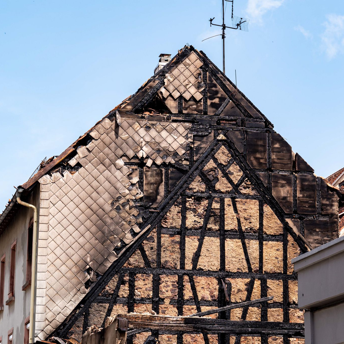 Es ist noch unklar, wie der Großbrand in der Innenstadt von Villingen ausbrechen konnte. - Foto: Joshua Rzepka/onw-images/dpa