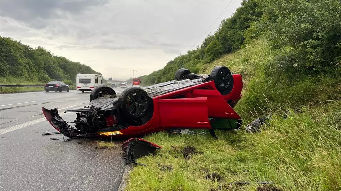 POL-VDKO: Unfall auf der Autobahn, Lebensretter Sicherheitsgurt - Bild: presseportal.de