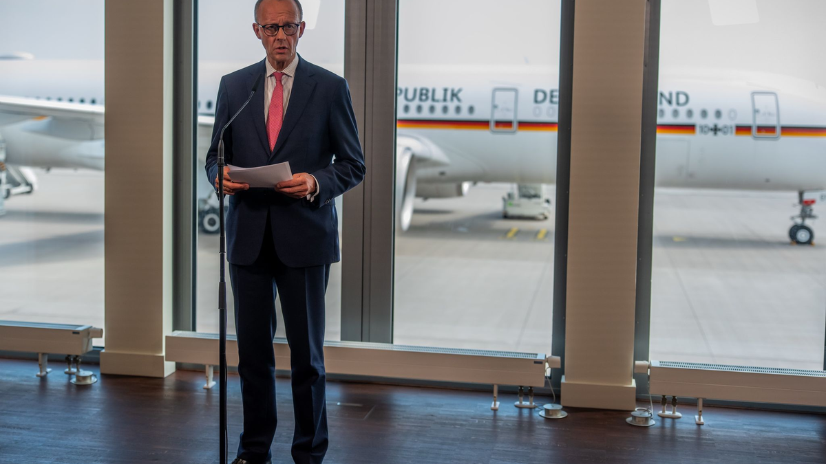 Bundeskanzler Merz fliegt zum G7-Gipfel - und dort wird auch die Eskalation im Konflikt zwischen Israel und dem Iran wei oben auf der Agenda stehen. - Foto: Michael Kappeler/dpa