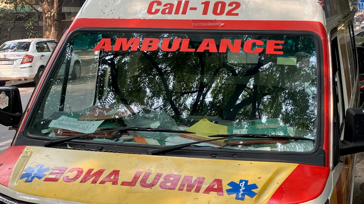 Ein indischer Krankenwagen steht am Straßenrand. (Symbolbild) - Foto: Dirk Godder/dpa