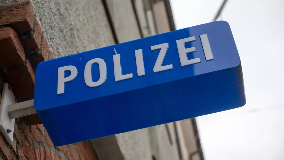 Der 36-Jährige kam wegen des Verdachts auf Mord in Untersuchungshaft. (Symbolbild) - Bild: Peter Kneffel/dpa