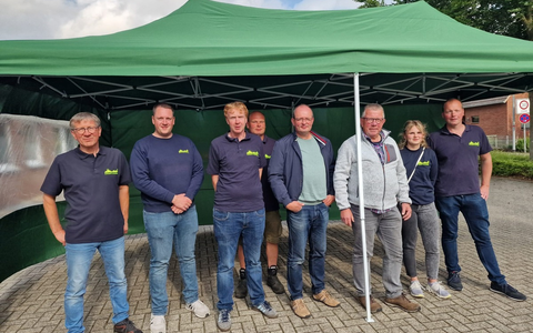 FW Xanten: Förderverein übergibt Pavillon an Einheit Birten - Foto: presseportal.de