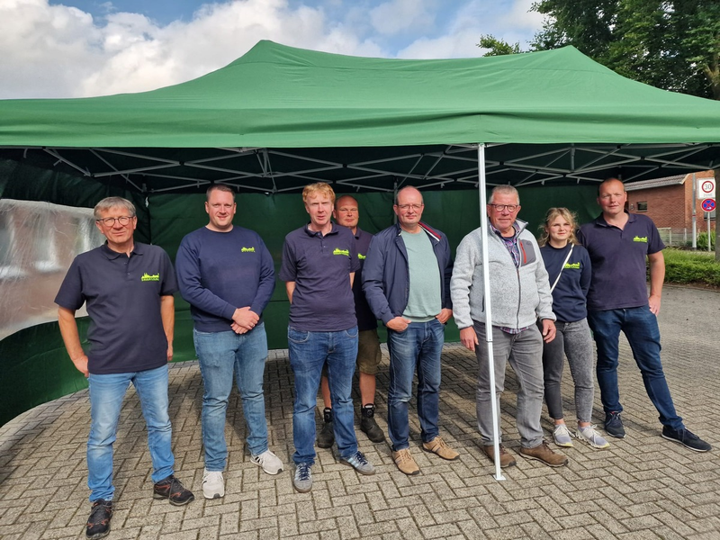 FW Xanten: Förderverein übergibt Pavillon an Einheit Birten - Foto: presseportal.de