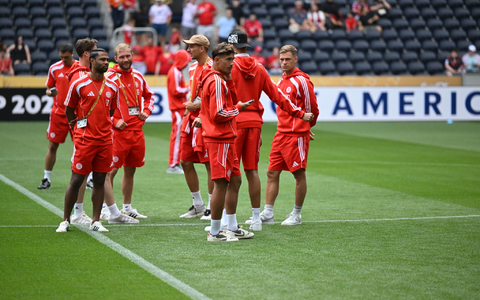 Thomas Müller beginnt seine Abschiedstour als Bayern-Spieler mit den Pflichtspieltoren 249 und 250.  - Foto: Sven Hoppe/dpa