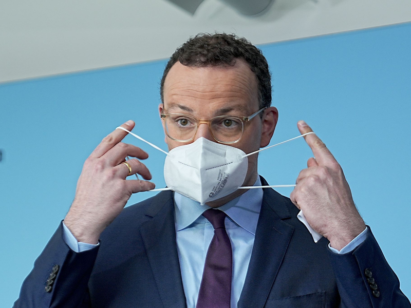 Unions-Fraktionschef Jens Spahn verteidigt seine Masken-Politik während der Pandemie. (Archivbild) - Foto: Michael Kappeler/dpa