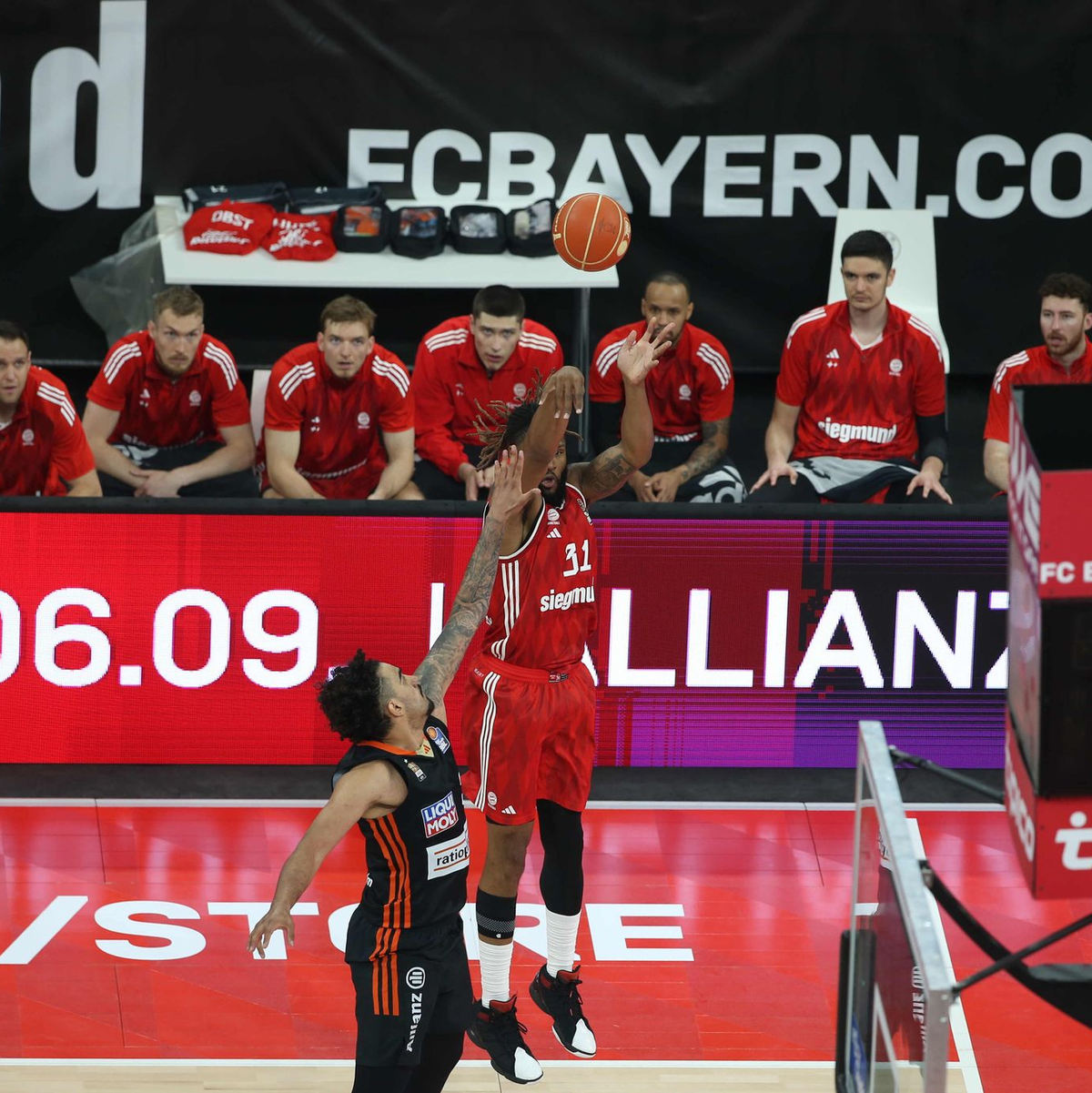 Wieder Meister? Für den FC Bayern spricht sehr viel. - Foto: Matthias Stickel/dpa