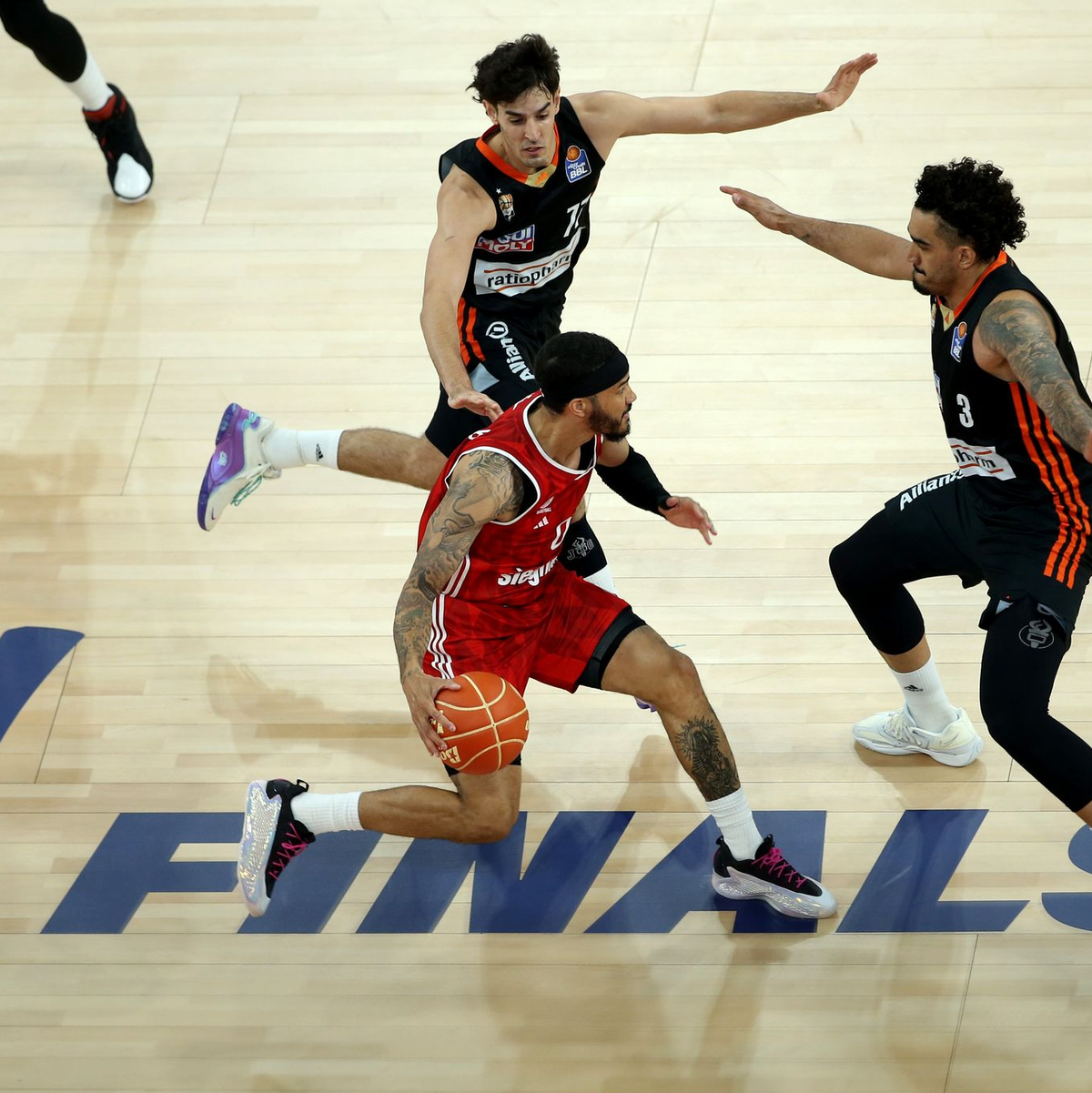 Ulms Defensive erzeugte viel Druck. - Foto: Stickel Matthias/dpa