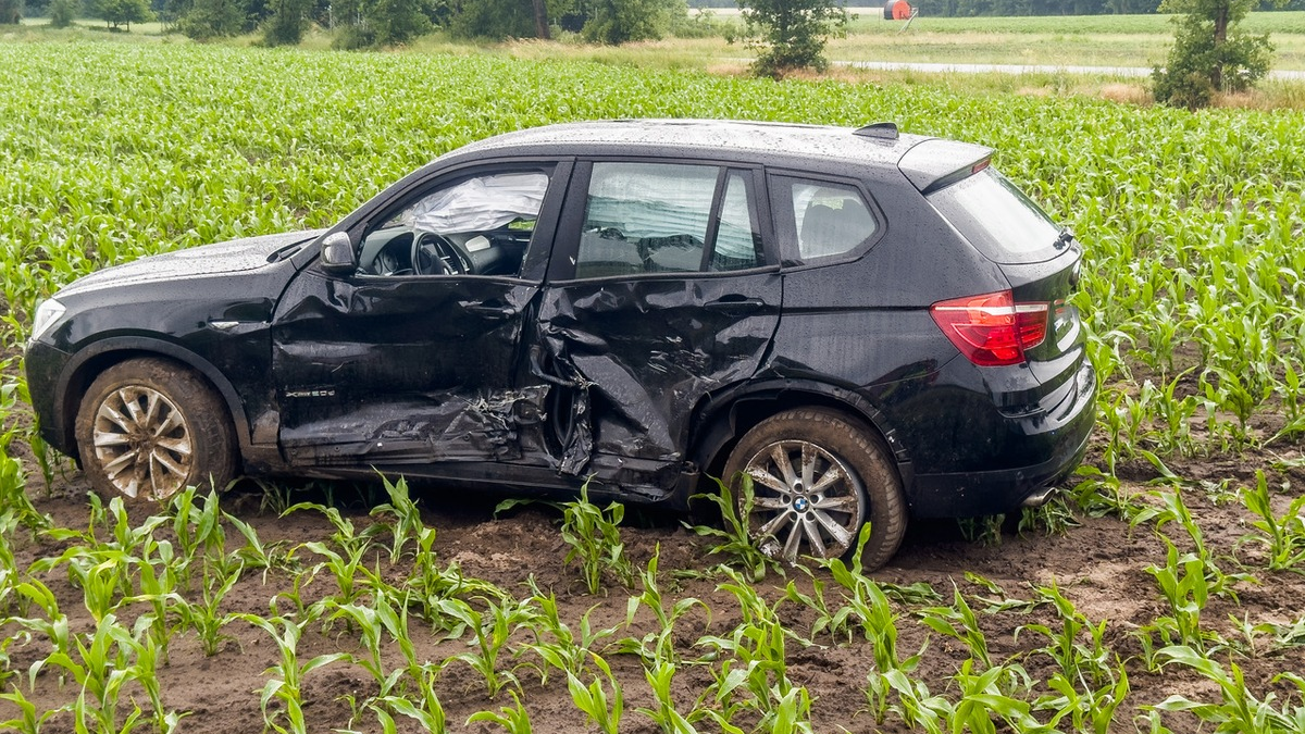 FW Lüchow-Dannenberg: +++ Zwei SUV's kollidieren nahe Klein Gusborn +++ Fünf Personen z.T. schwer verletzt +++ Landesstraße zeitweise voll gesperrt +++ - Foto: presseportal.de